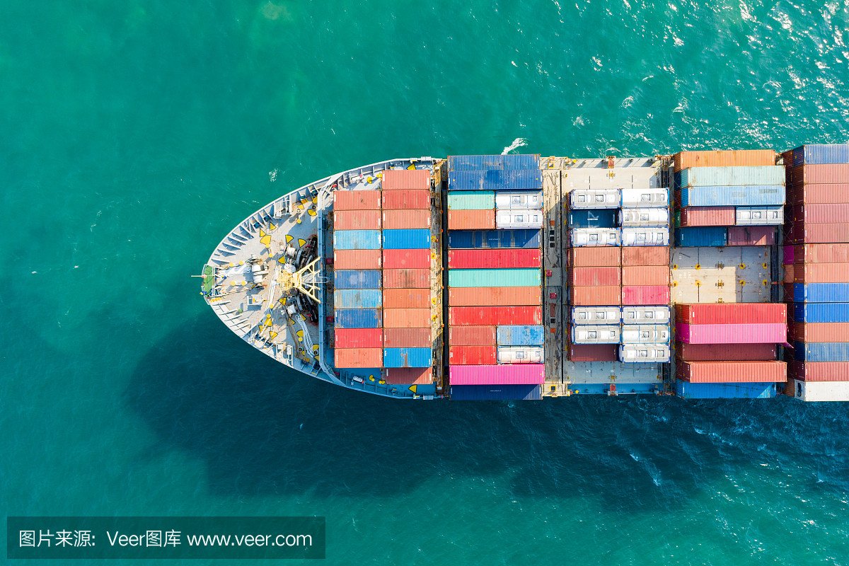 港口内运载液化石油气和油轮的船舶鸟瞰图。用于能源进出口业务的运输
